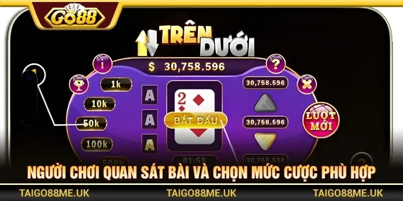 Người chơi quan sát bài và chọn mức cược phù hợp